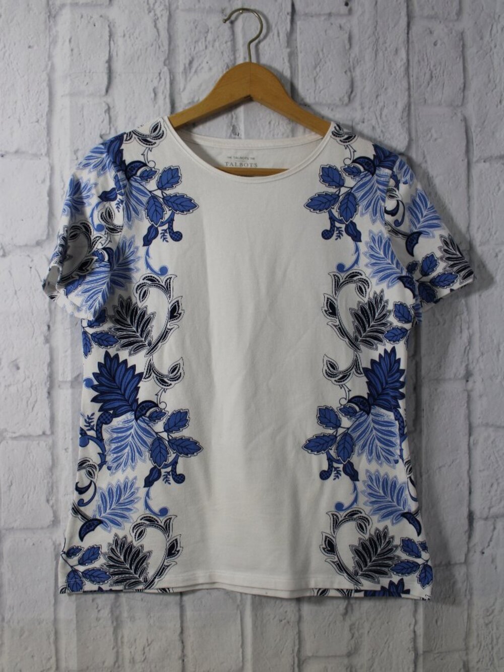 Talbots Medium Petite White Blue Floral Round Neck Shortsleeve Summer Casual Tee